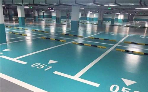 芒康芒康环氧地坪中涂：构筑坚固地面的关键环节